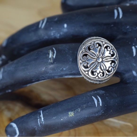 🚫SOLD🚫Vintage Sterling Silver Statement Ring - Size 8.5 US - Picture 9 of 11